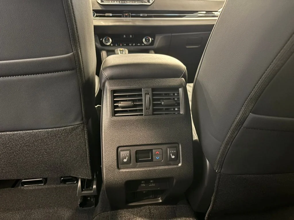 New 2026 Black Nissan Platinum image 26