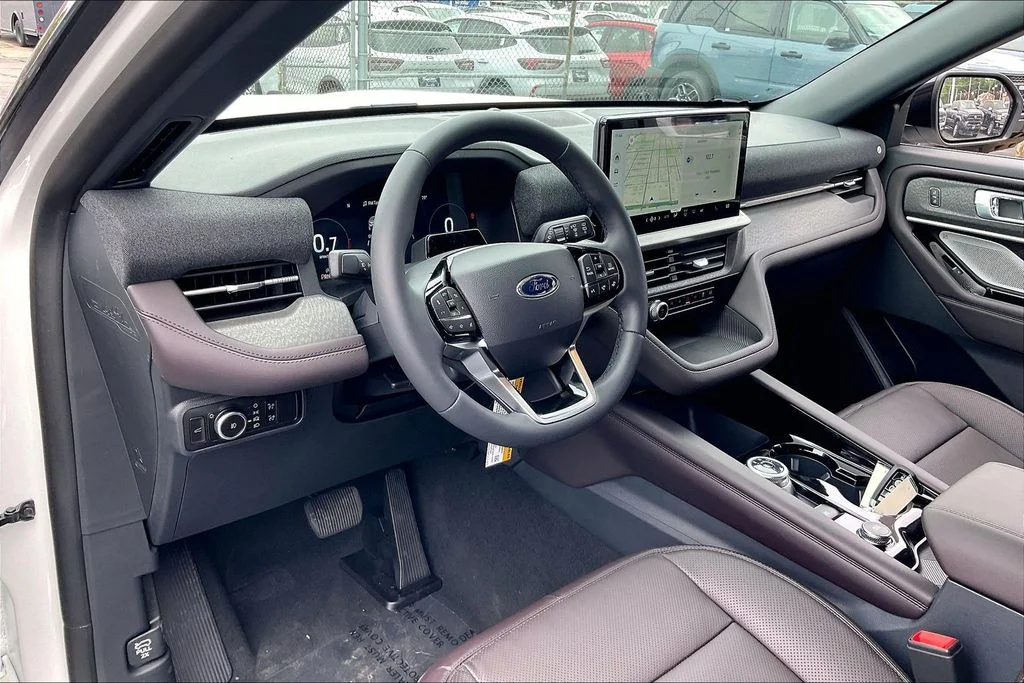 New 2026 Star White Metallic Tri-Coat Ford Platinum™ image 13