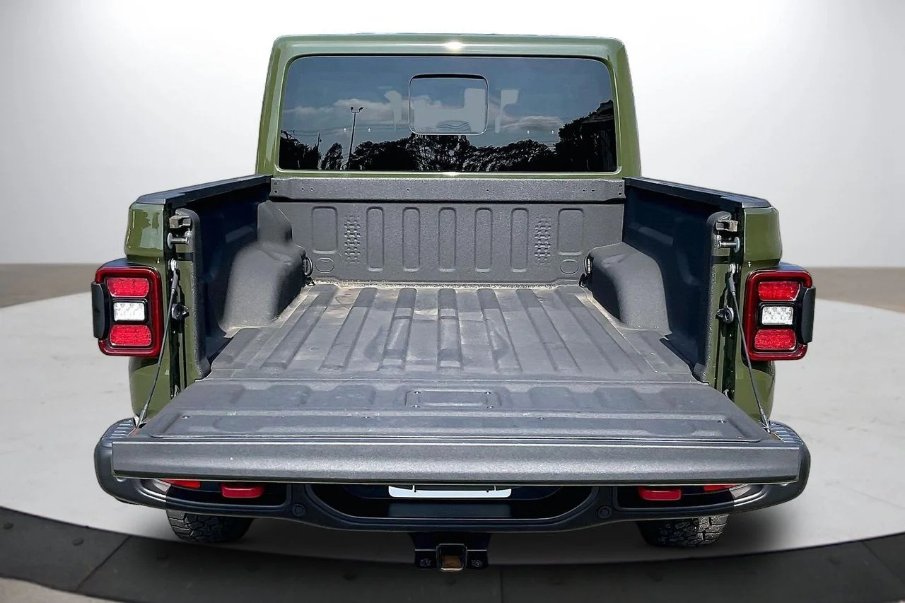 Used 2024 Green Jeep Rubicon image 27