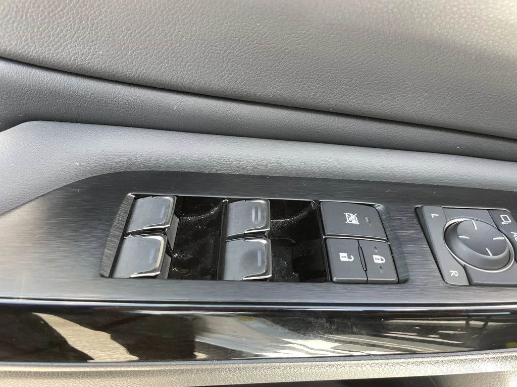 Used 2023 White Lexus 350 image 17