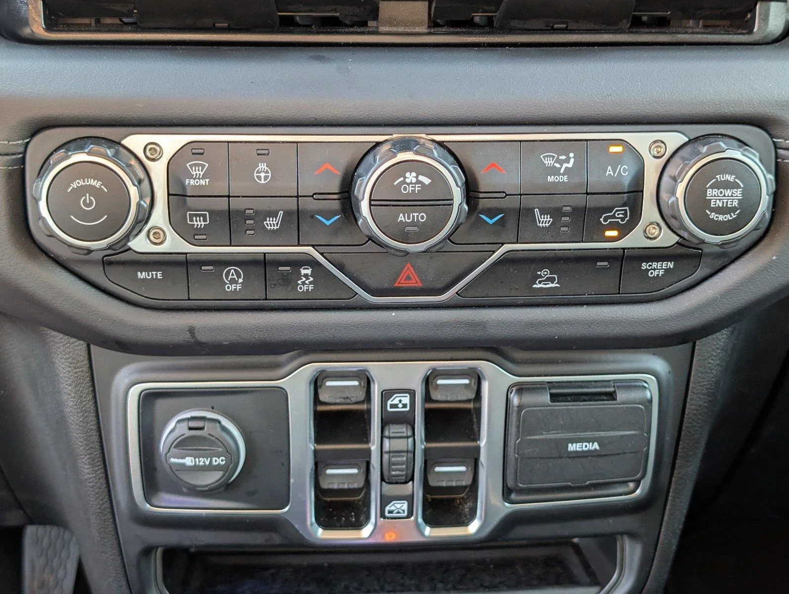Used 2025 Black Clearcoat Jeep Sahara image 22