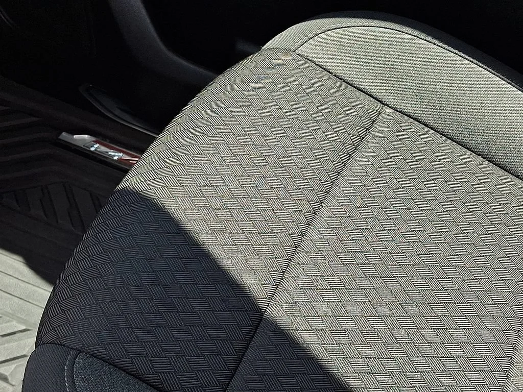 Used 2022 Summit White Chevrolet LT image 27