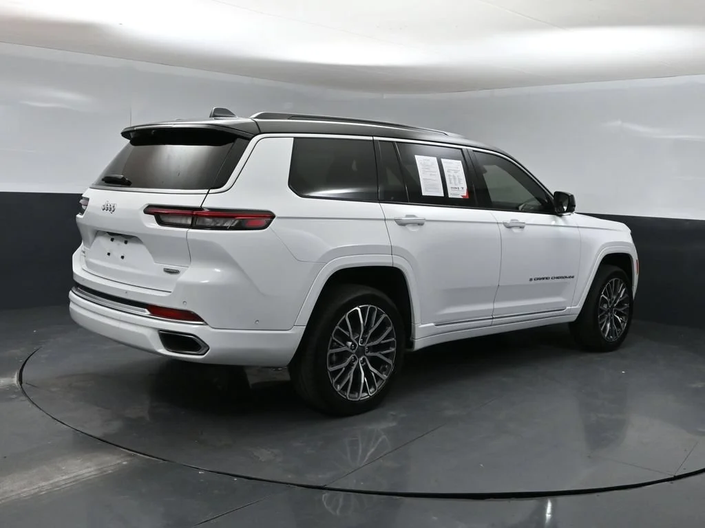 Used 2024 White Jeep Summit image 2