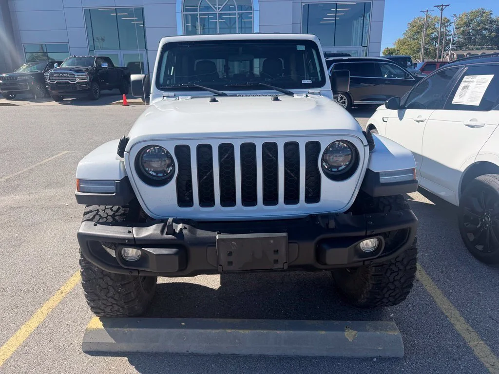 Used 2023 White Jeep  image 4