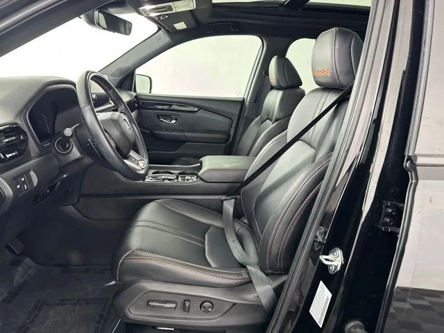 Used 2025 Black Honda TrailSport image 27