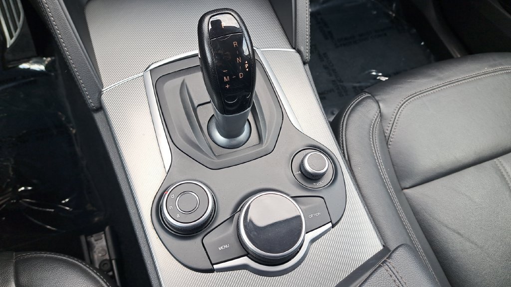 Used 2018 Red Alfa Romeo Base image 22