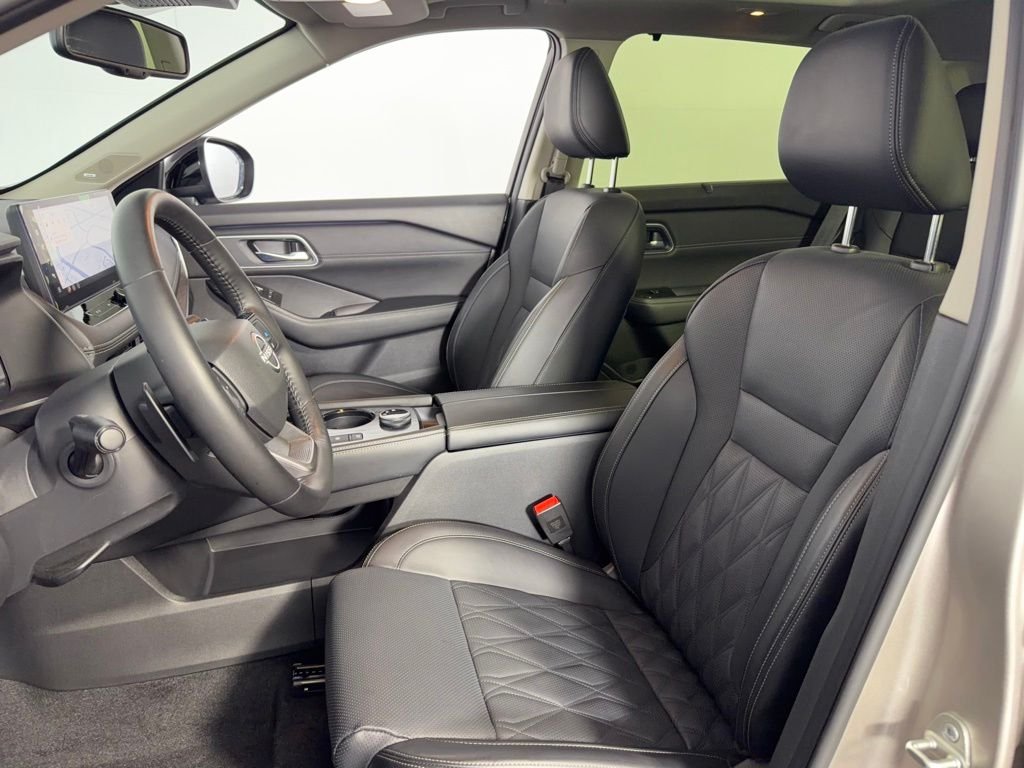 Used 2026 Gold Nissan Platinum image 24