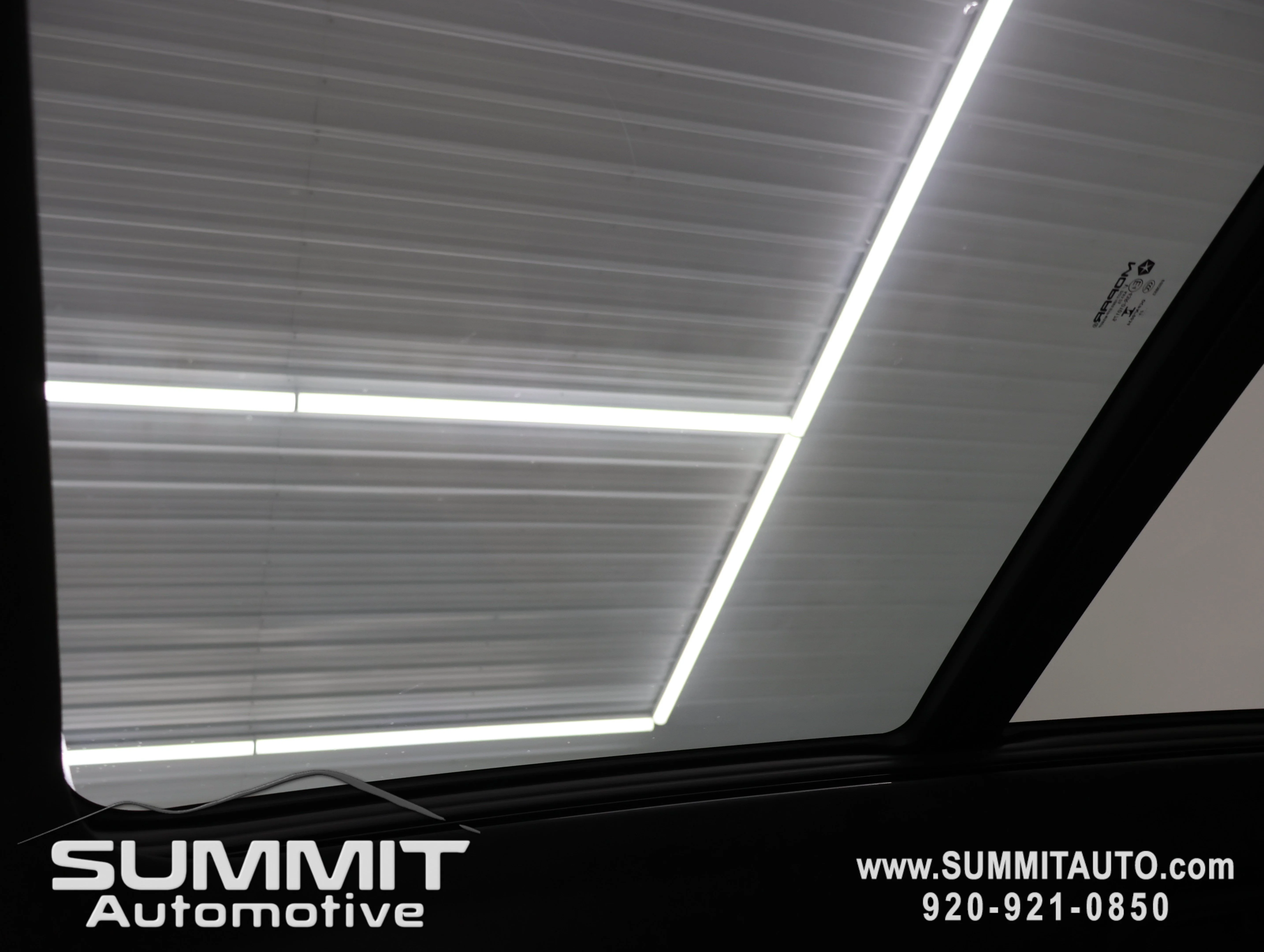 New 2026 Diamond Black Crystal Pearl-Coat Exterior Paint Jeep Summit image 13