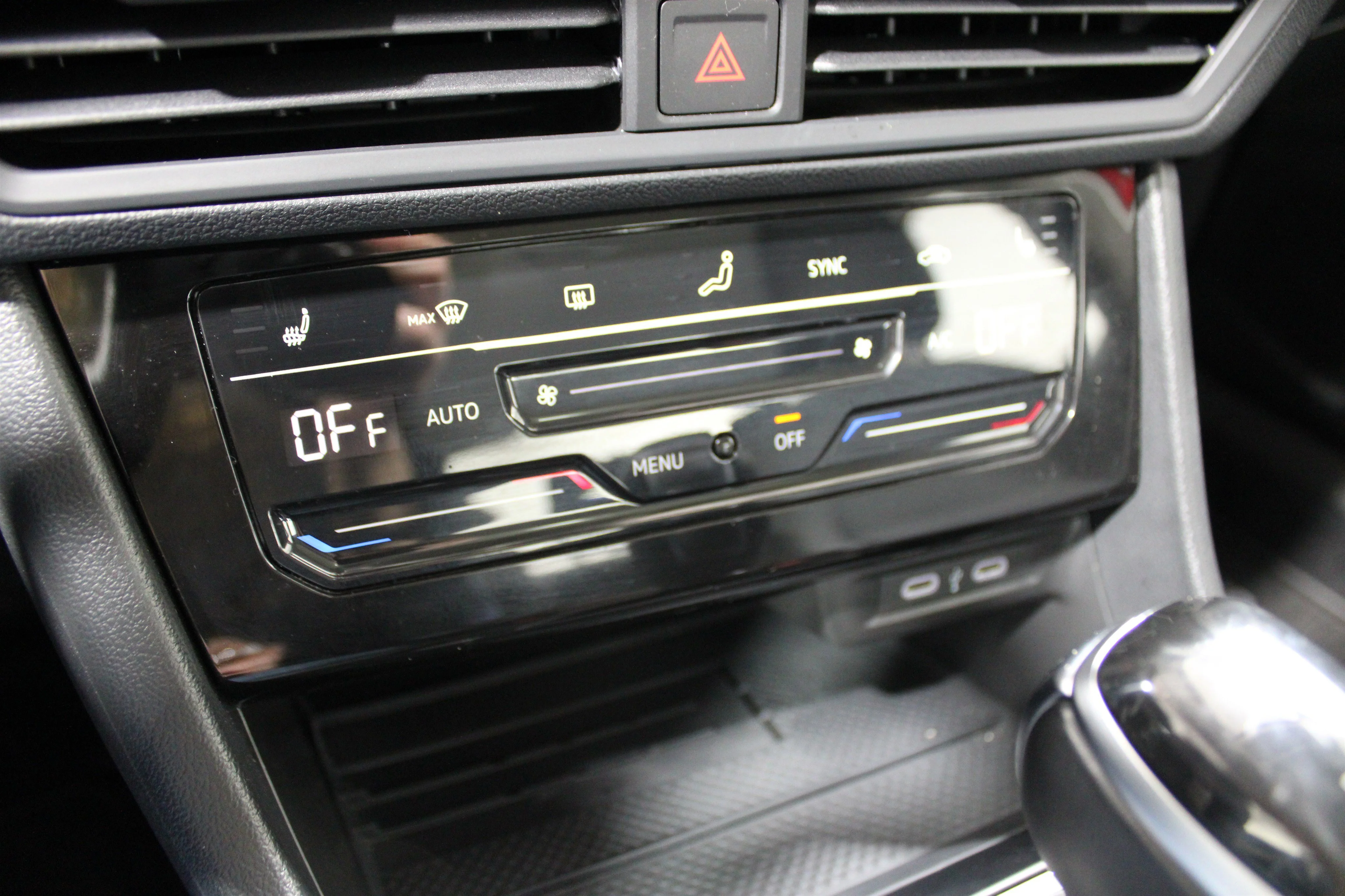 2025 Volkswagen Jetta SE - Photo 16