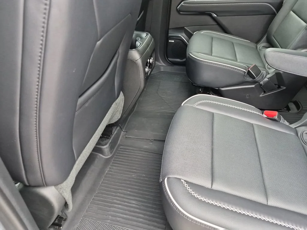 2026 GMC Acadia Denali - Photo 35