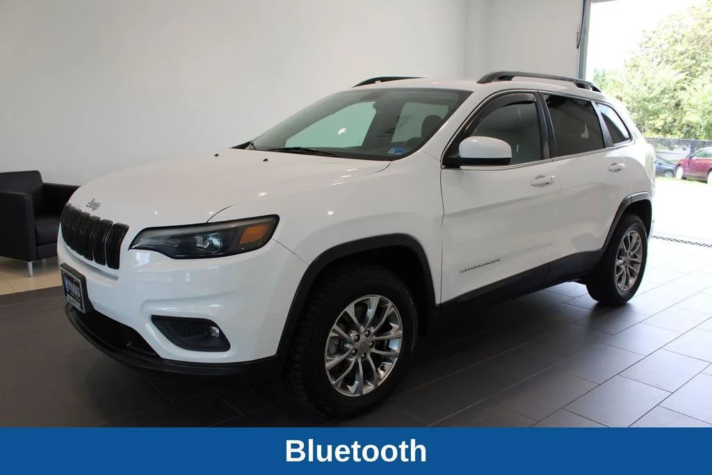 Used 2019 Bright White Clearcoat Jeep Latitude Plus image 13
