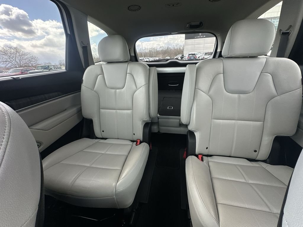 Used 2024 Glacial White Pearl Kia EX image 13