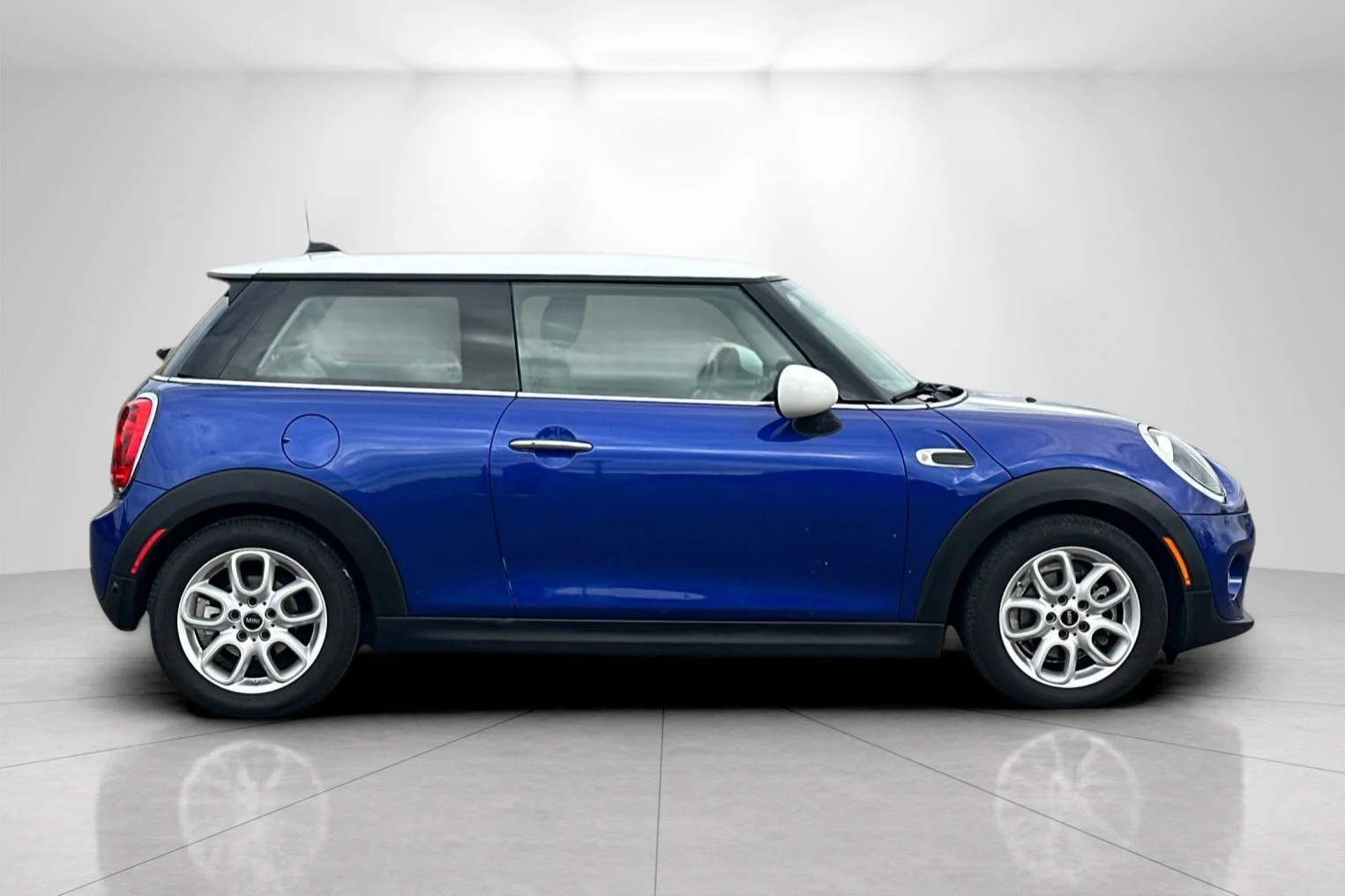 Used 2019 Blue Metallic MINI Classic image 2