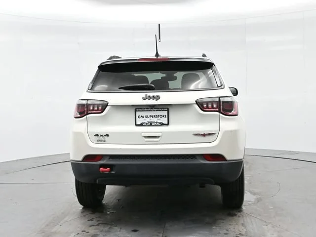 Used 2018 White Clearcoat Jeep Trailhawk image 6