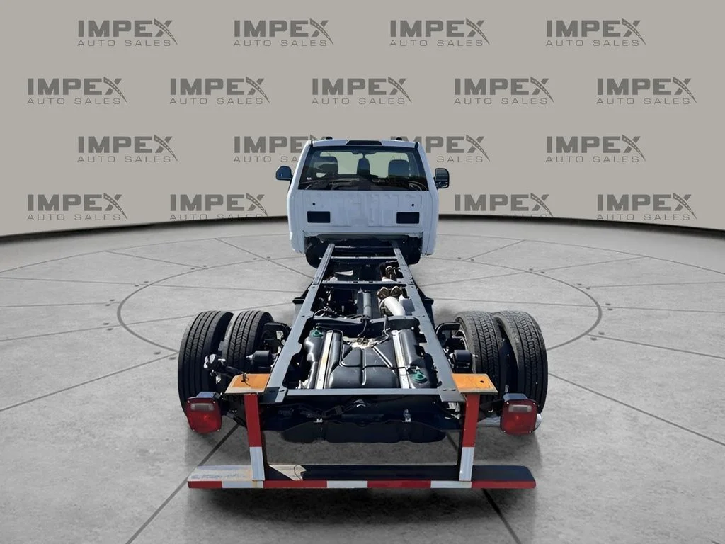 Used 2025 White Ford XL image 5