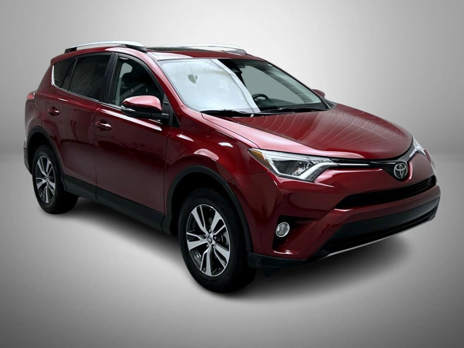 Used 2018 Red Toyota XLE image 3