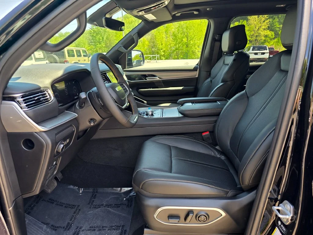 New 2026 Black Jeep  image 4