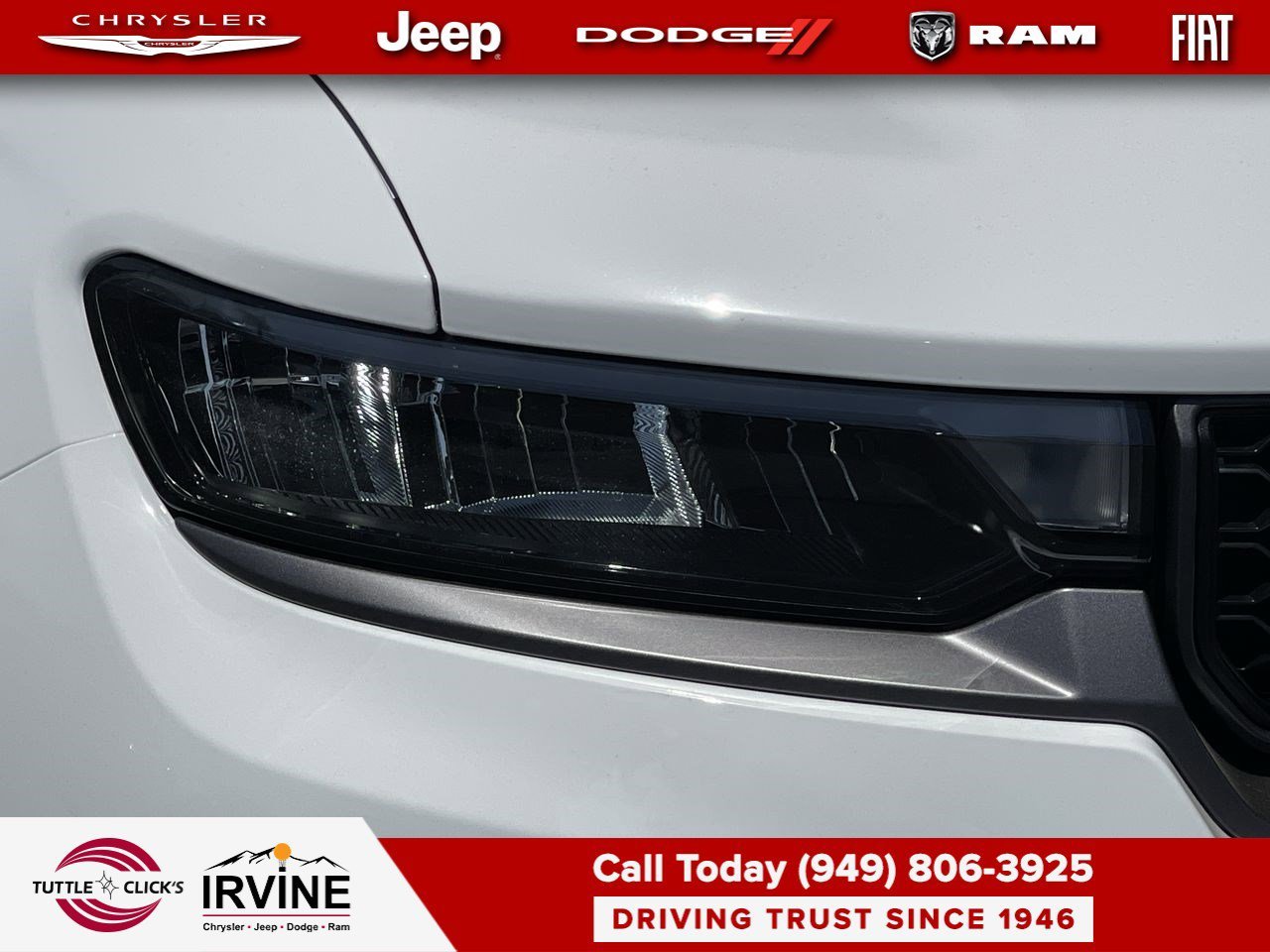 New 2026 Bright White Clear-Coat Exterior Paint Jeep Laredo Altitude image 7