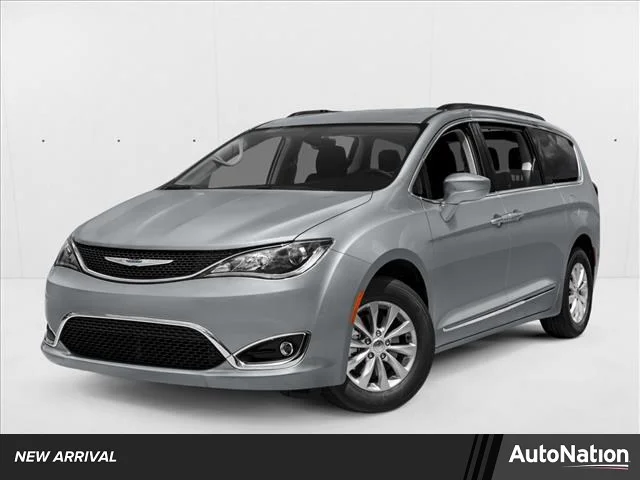Used 2017 Billet Silver Metallic Clearcoat Chrysler Limited image 1