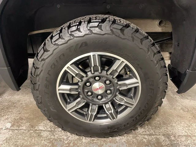 Used 2024 Dynamic Blue Metallic GMC AT4 image 10