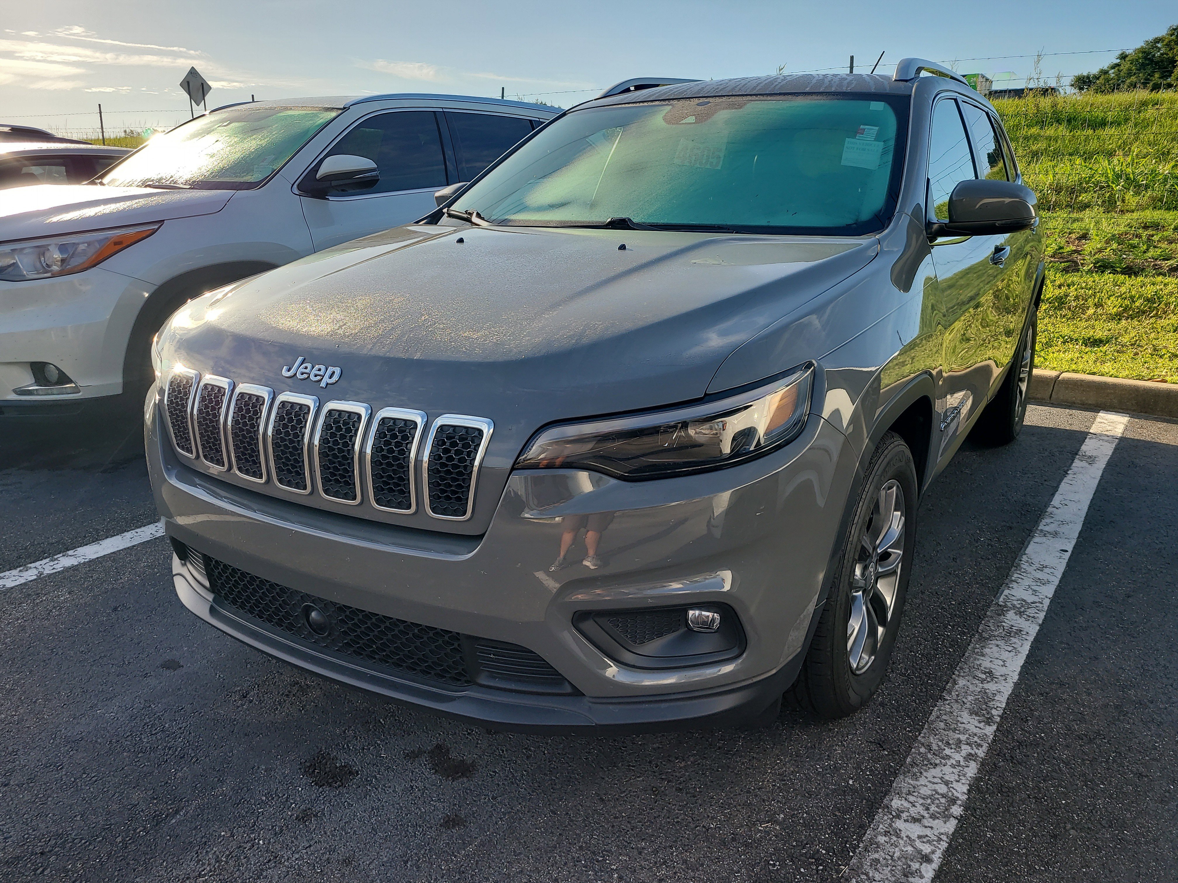 Used 2021 Sting-Gray Clearcoat Jeep Latitude Plus image 3