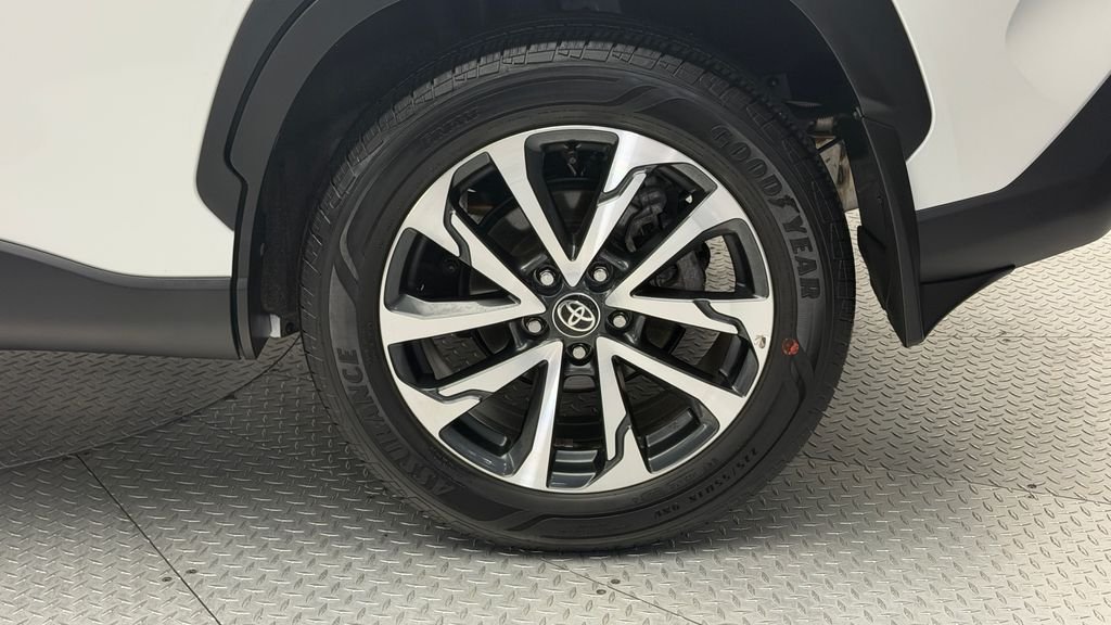 Used 2025 Beige Toyota XLE image 6