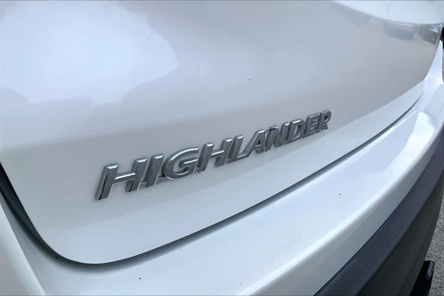 Used 2019 Blizzard Pearl Toyota LE image 30