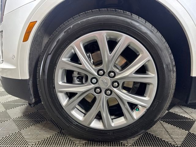 Used 2021 White Cadillac Sport image 10