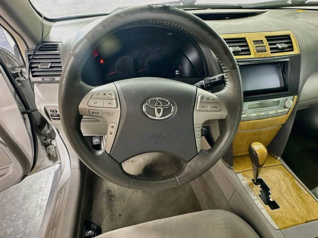Used 2007 Silver Toyota XLE image 11