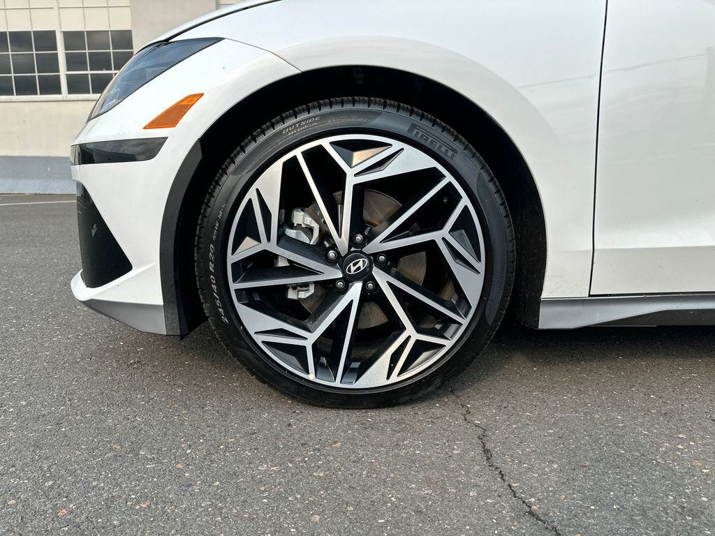 Certified Used 2025 White Hyundai SEL image 11
