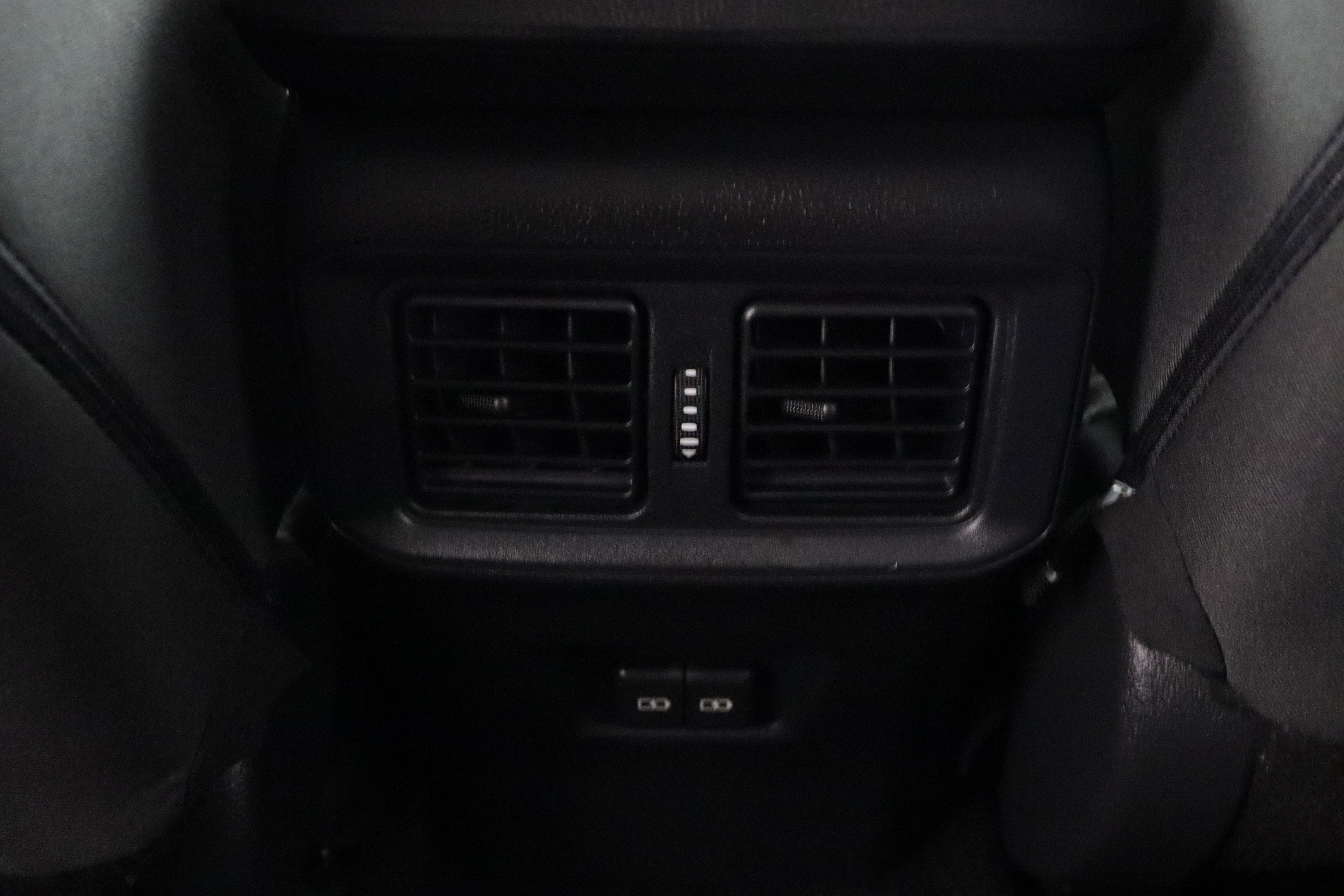 Used 2025 Silver Sky Metallic Toyota XLE 2.5L image 29