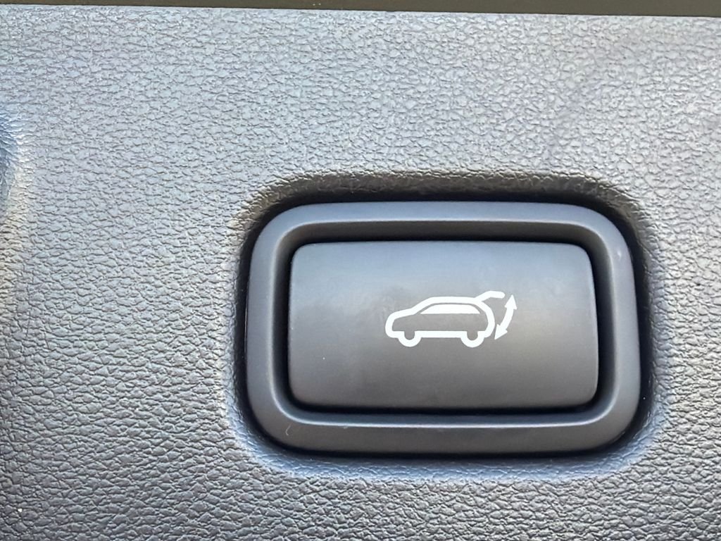 Certified Used 2025 Green Hyundai XRT image 19