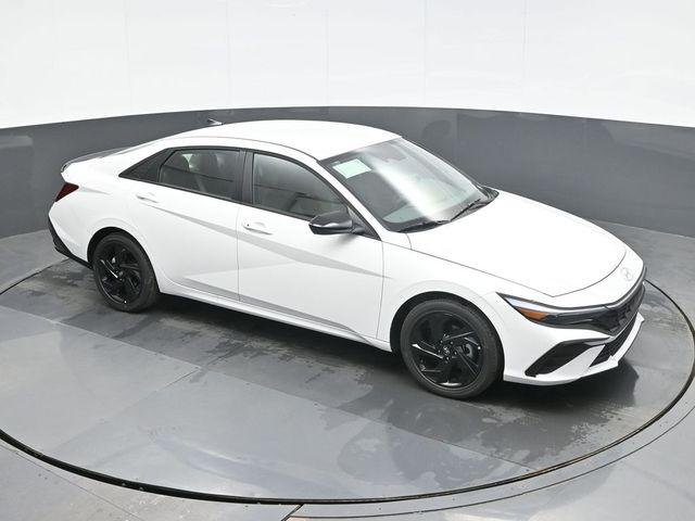New 2026 White Hyundai SEL Sport image 15