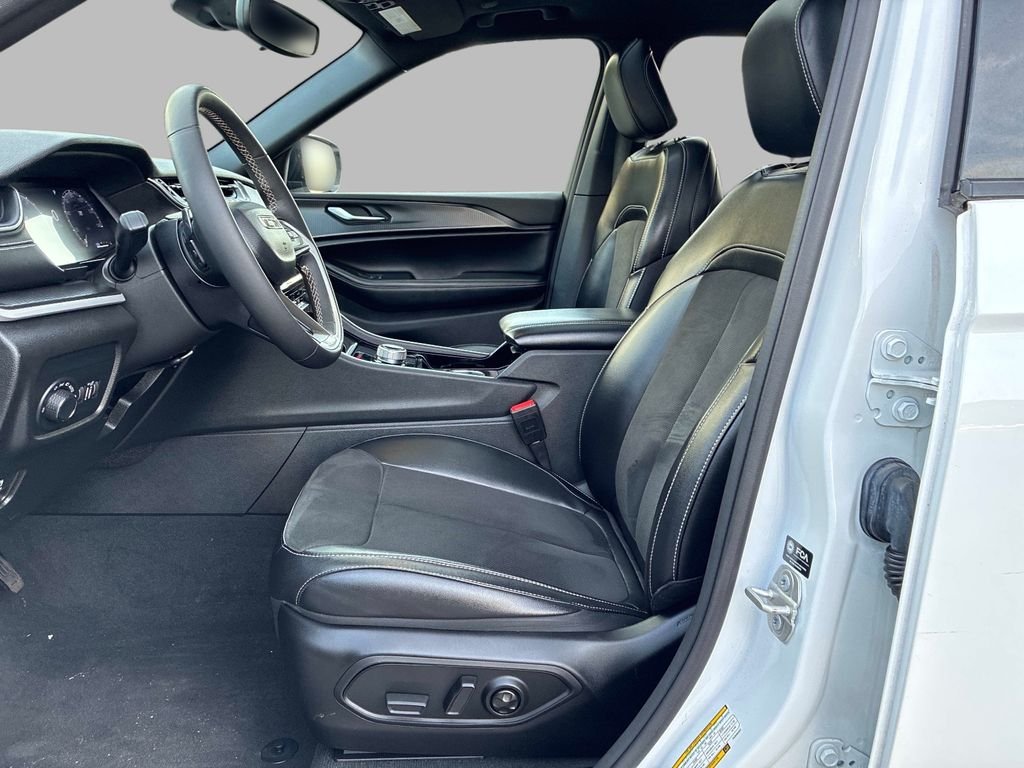 Used 2023 White Jeep Altitude X image 19