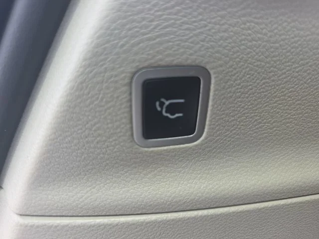 Used 2022 White Chrysler Touring L image 15