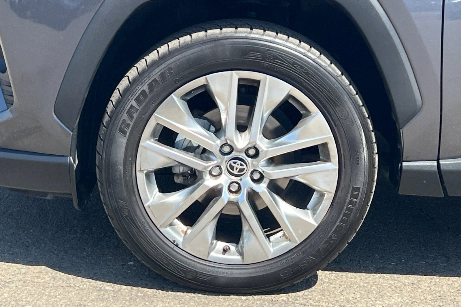 Used 2020 Gray Toyota XLE Premium image 26