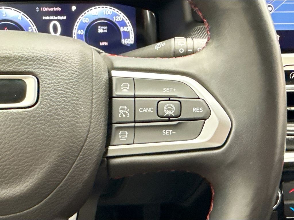 Used 2022 Diamond Black Jeep Trailhawk image 12
