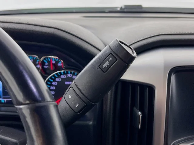 Used 2018 White GMC SLT image 22