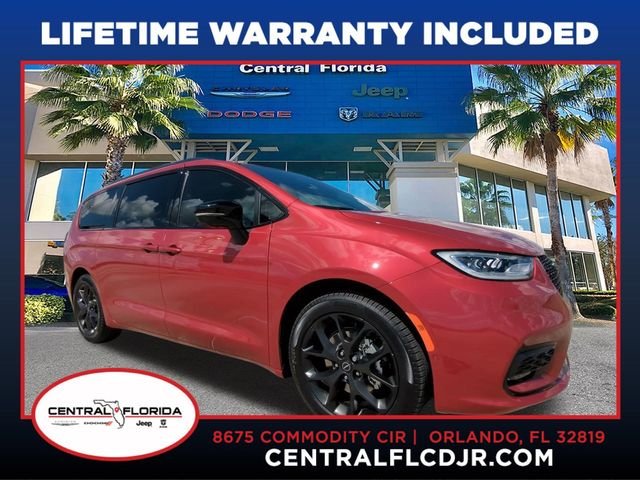 2026 Chrysler Pacifica Limited's photo