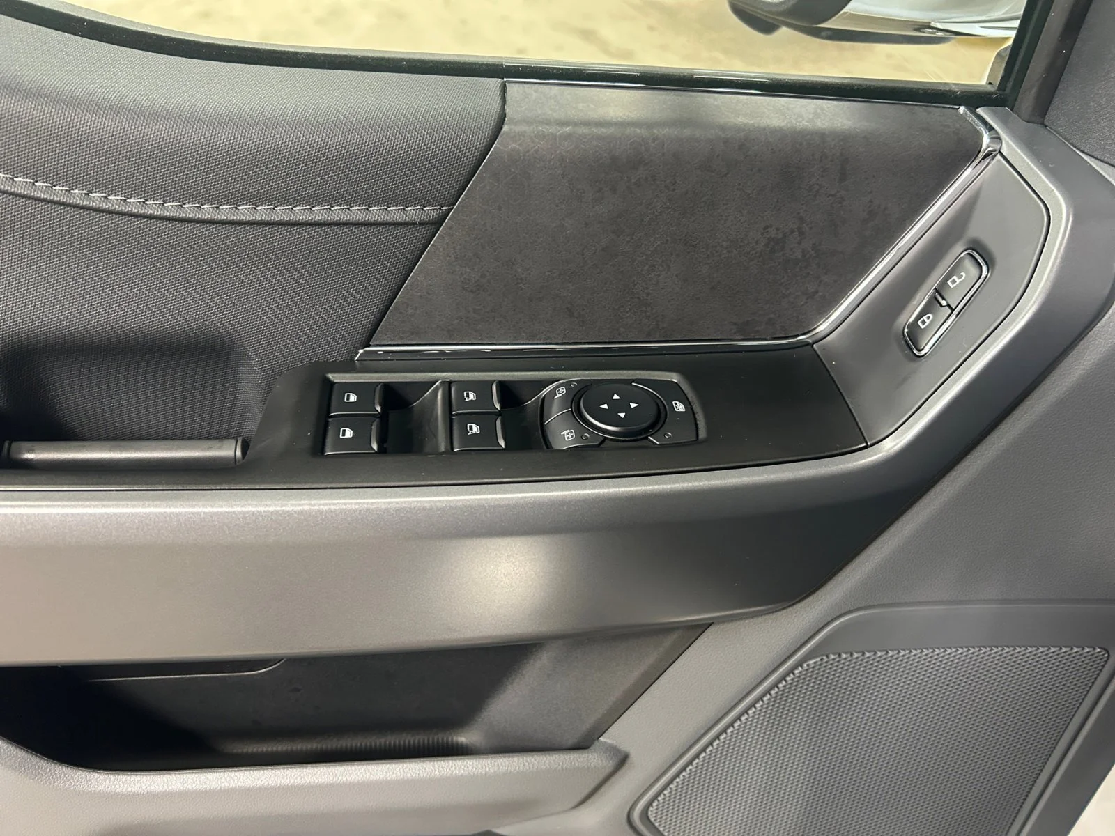 New 2026 Oxford White Ford XLT image 16