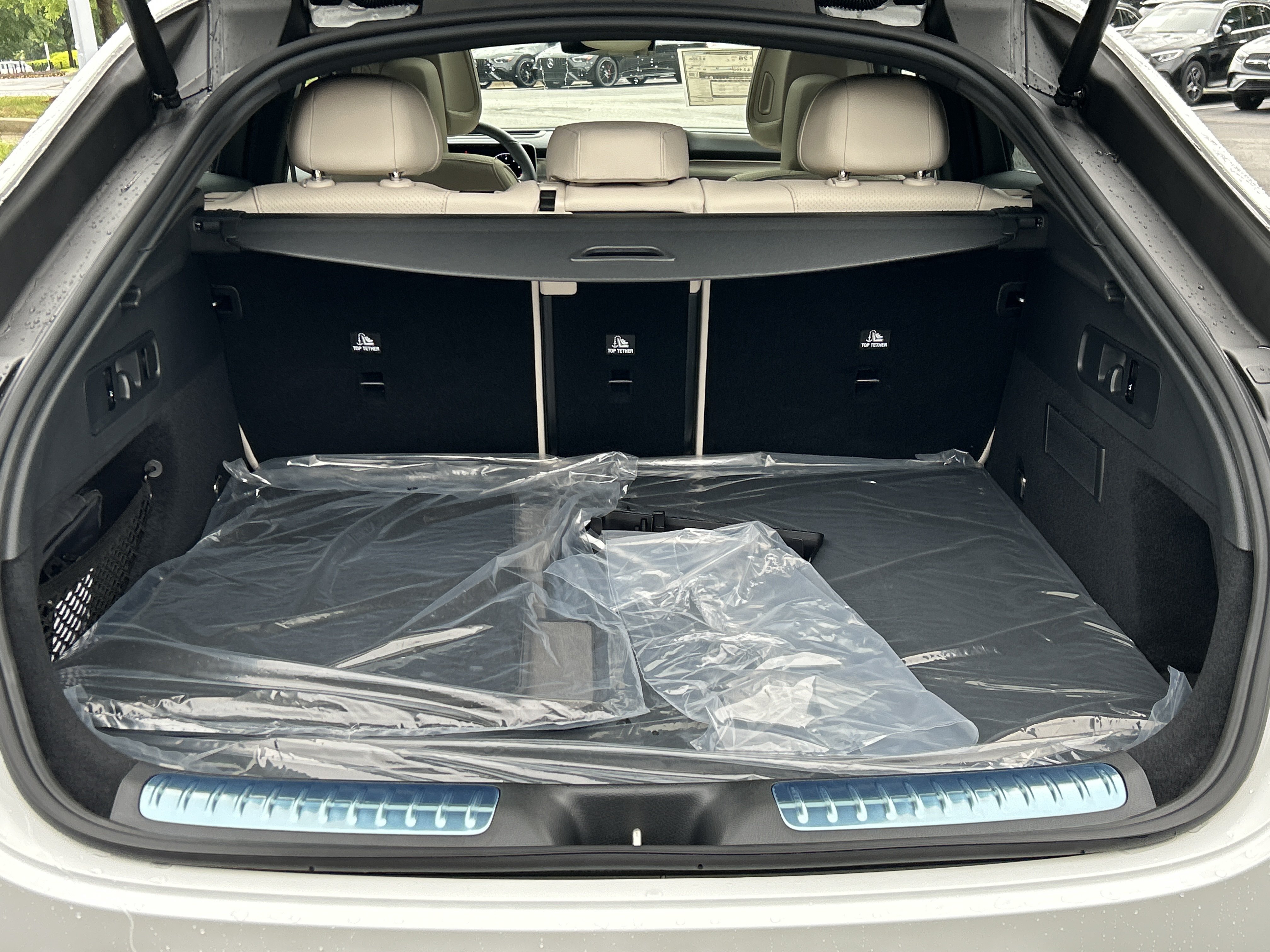 New 2026 MANUFAKTUR Moonlight White Metallic Mercedes-Benz GLC 300 4MATIC® Coupe image 9