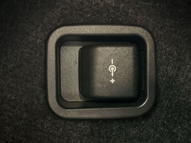 Used 2018  BMW CS image 29