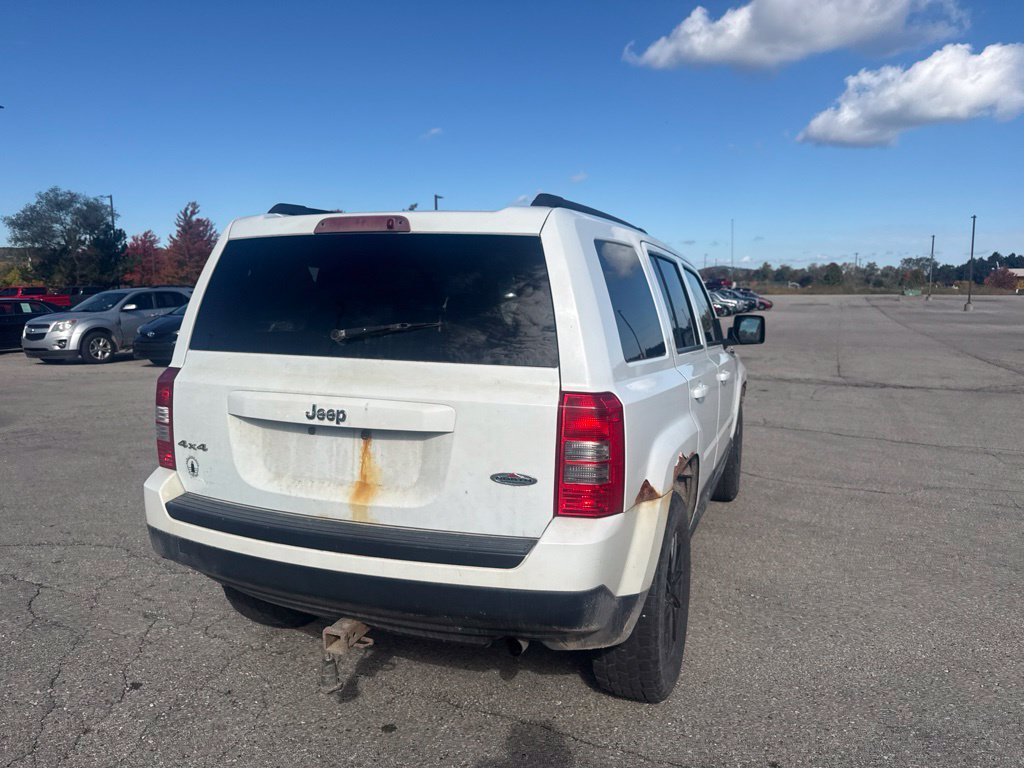 Used 2015 Bright White Clearcoat Jeep Sport image 19