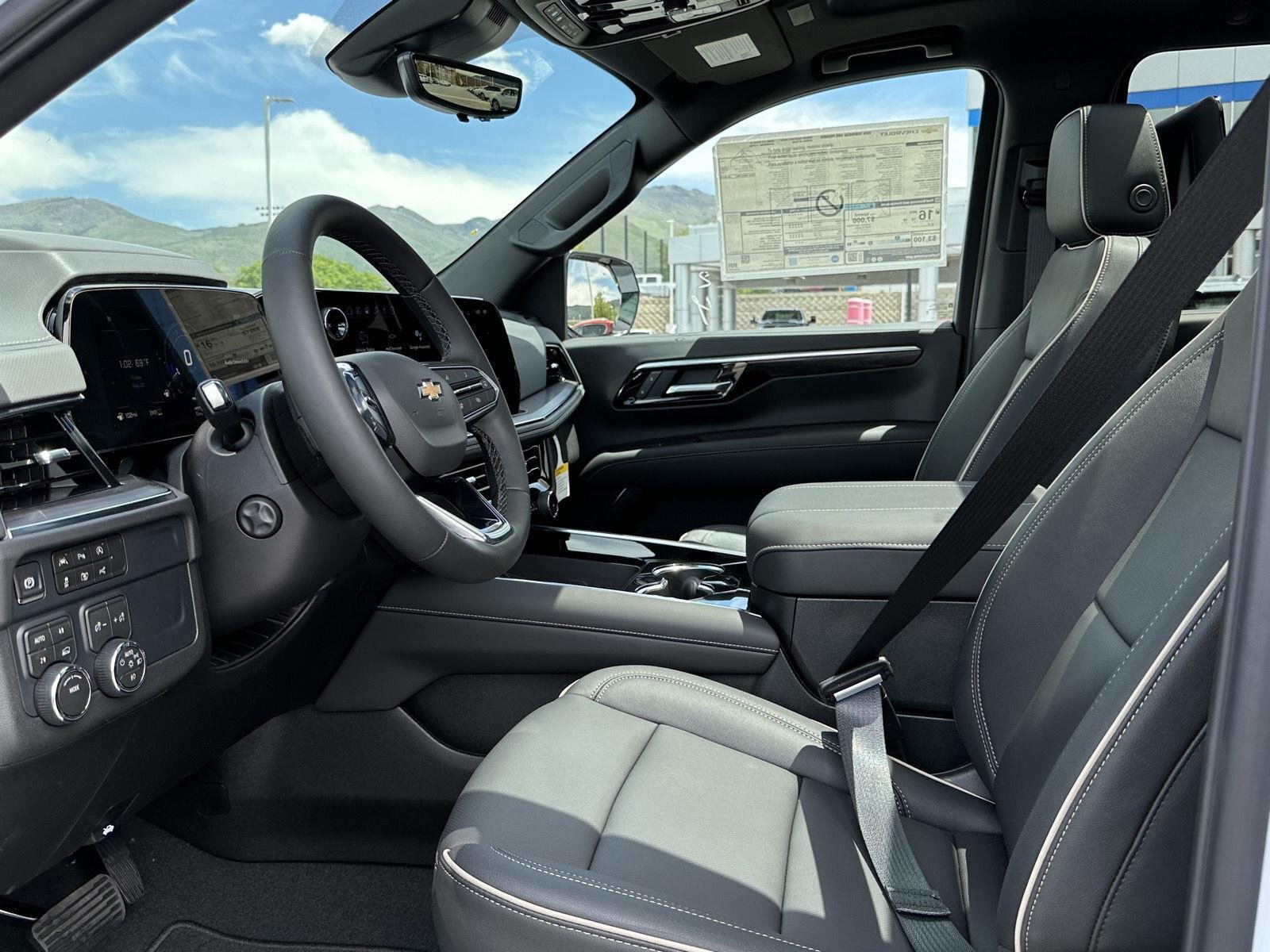 New 2026 Polar White Tricoat Chevrolet Premier image 25