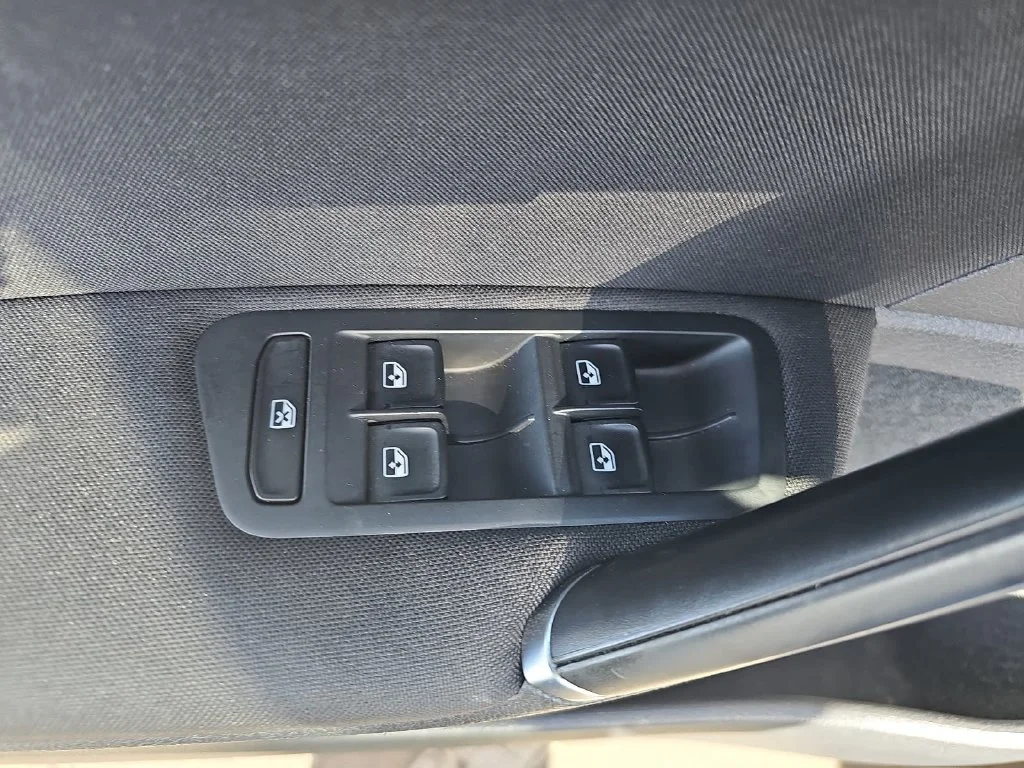 Used 2019 Blue Volkswagen S image 27