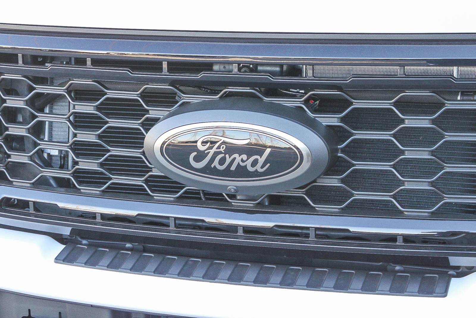 New 2026 Star White Metallic Tri-Coat Ford F-350® Lariat® image 5