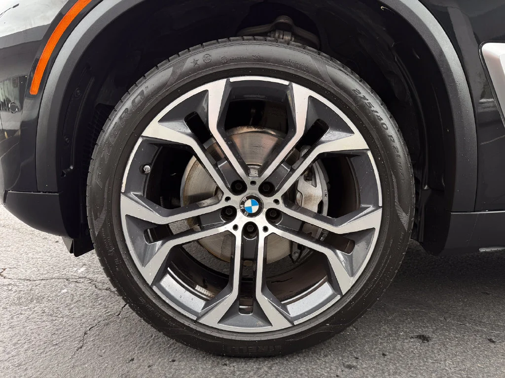 Used 2024  BMW sDrive40i image 14