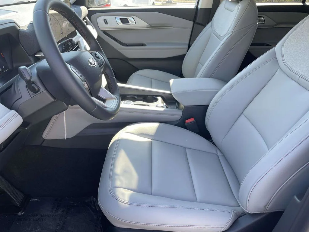 New 2026 Star White Metallic Tri-Coat Ford Active image 13