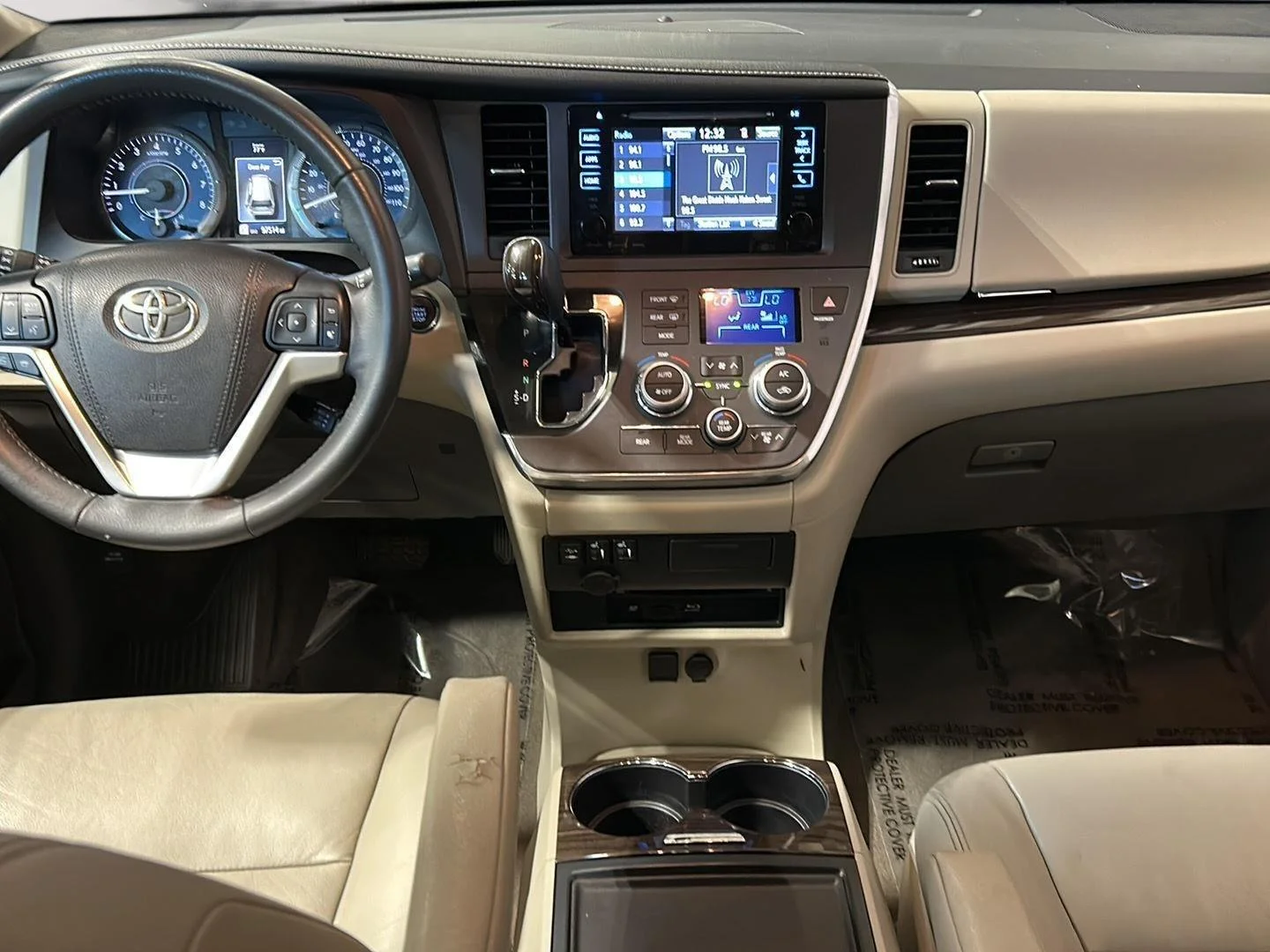 Used 2017 Midnight Black Metallic Toyota XLE Premium image 30