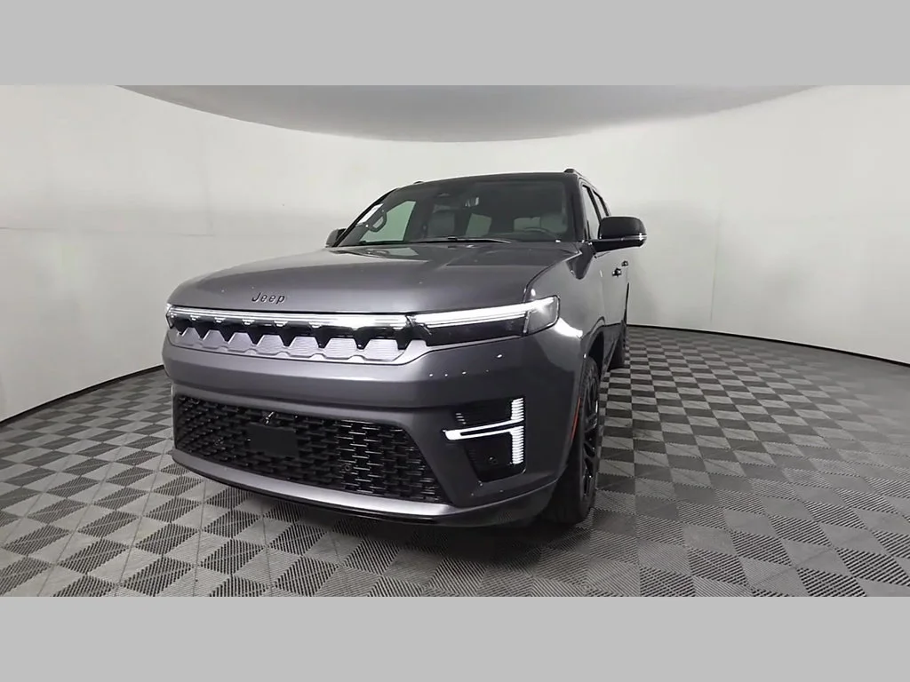New 2026 Baltic-Gray Metallic Clear-Coat Exterior Paint Jeep Summit Obsidian image 44